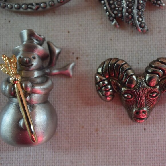 8 Vintage Pewter Brooches & Pins - Picture 7 of 13